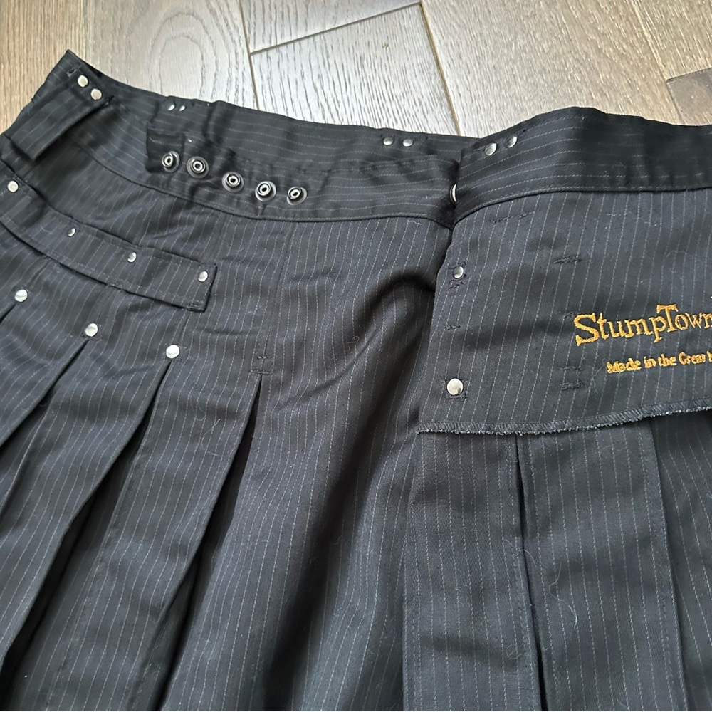 Black Mini striped Kilt Skirt StumpTown Kilts Size Medium Adjustable Waist - Picture 7 of 8